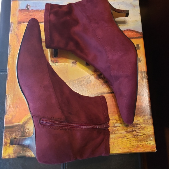 Bella Vita Stephanie II Ankle Kitten Heel Booties - Picture 4 of 5